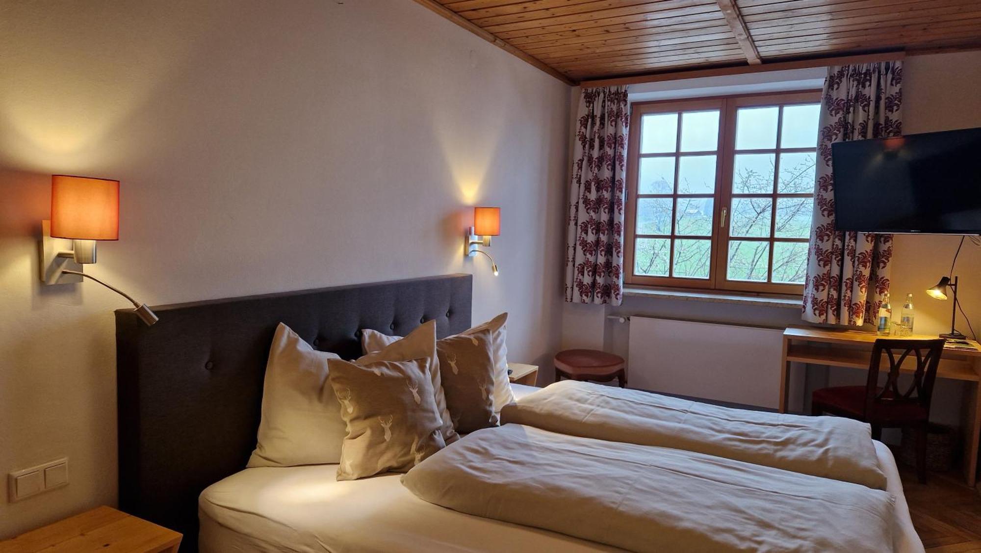Hotel Landgasthof Alter Wirt 피쉬바하우 외부 사진